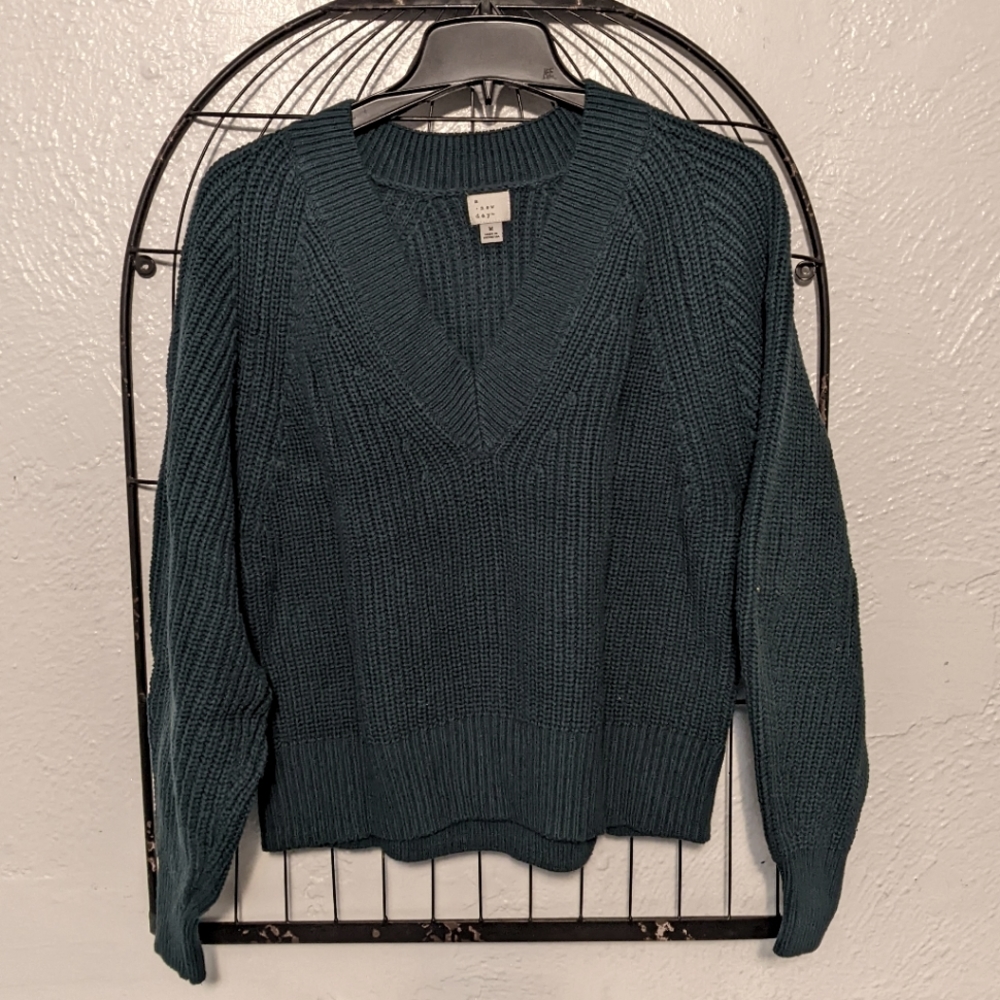 Women's teal green v-neck sweater, a new day, size medium
